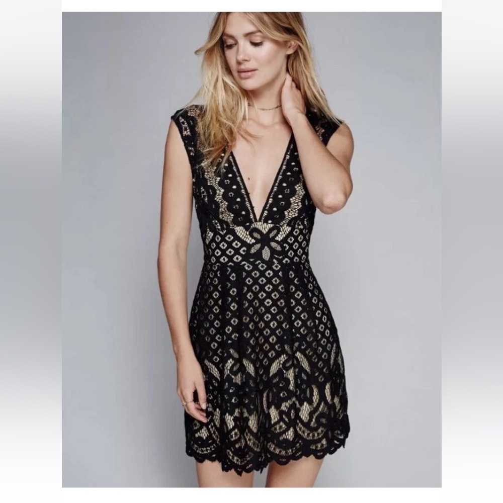 One Million Lovers, Free People Black Lace Mini Dress Sz 8
Pré ❤️